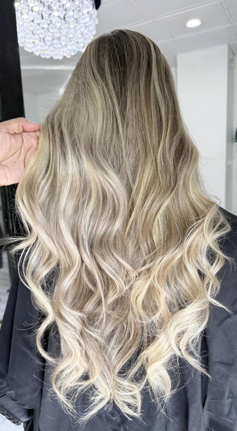 Lived-in blonde balayage